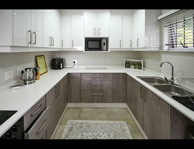 2 BEDROOM APARTMENT TO LET IN COWIES HILL